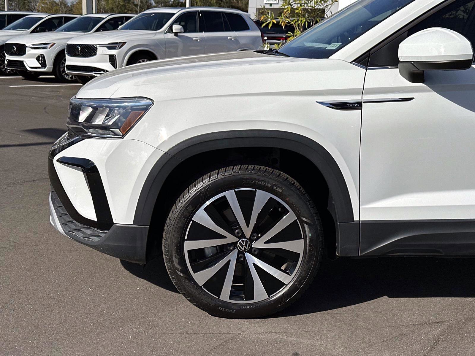 Certified 2022 Volkswagen Taos SE image 10
