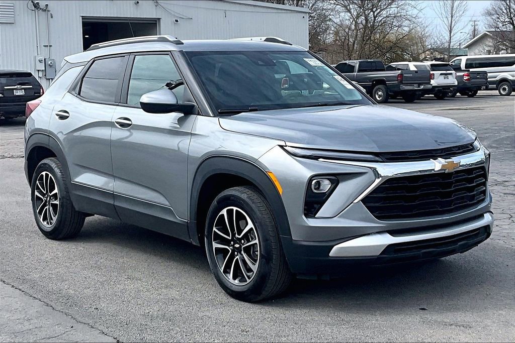 Used 2025 Chevrolet TrailBlazer LT image 1