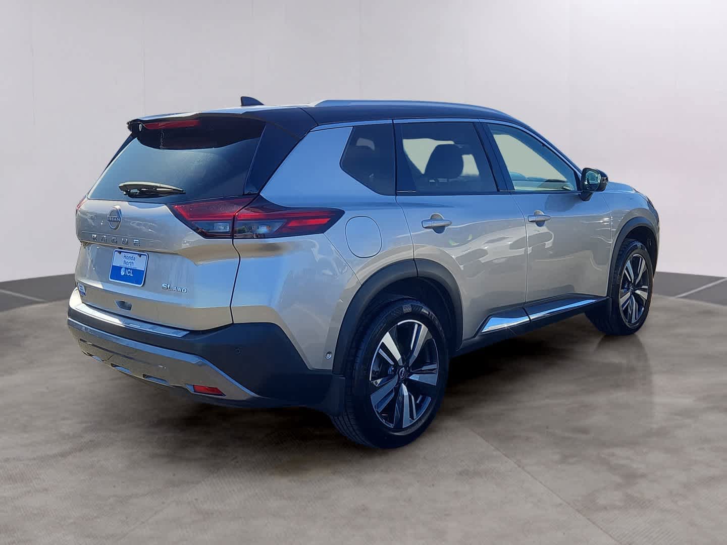 Used 2023 Nissan Rogue SL w/ SL Premium Package image 4