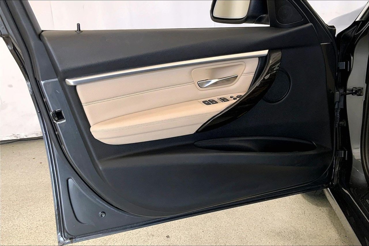 Used 2018 BMW 330i Sedan RWD image 25