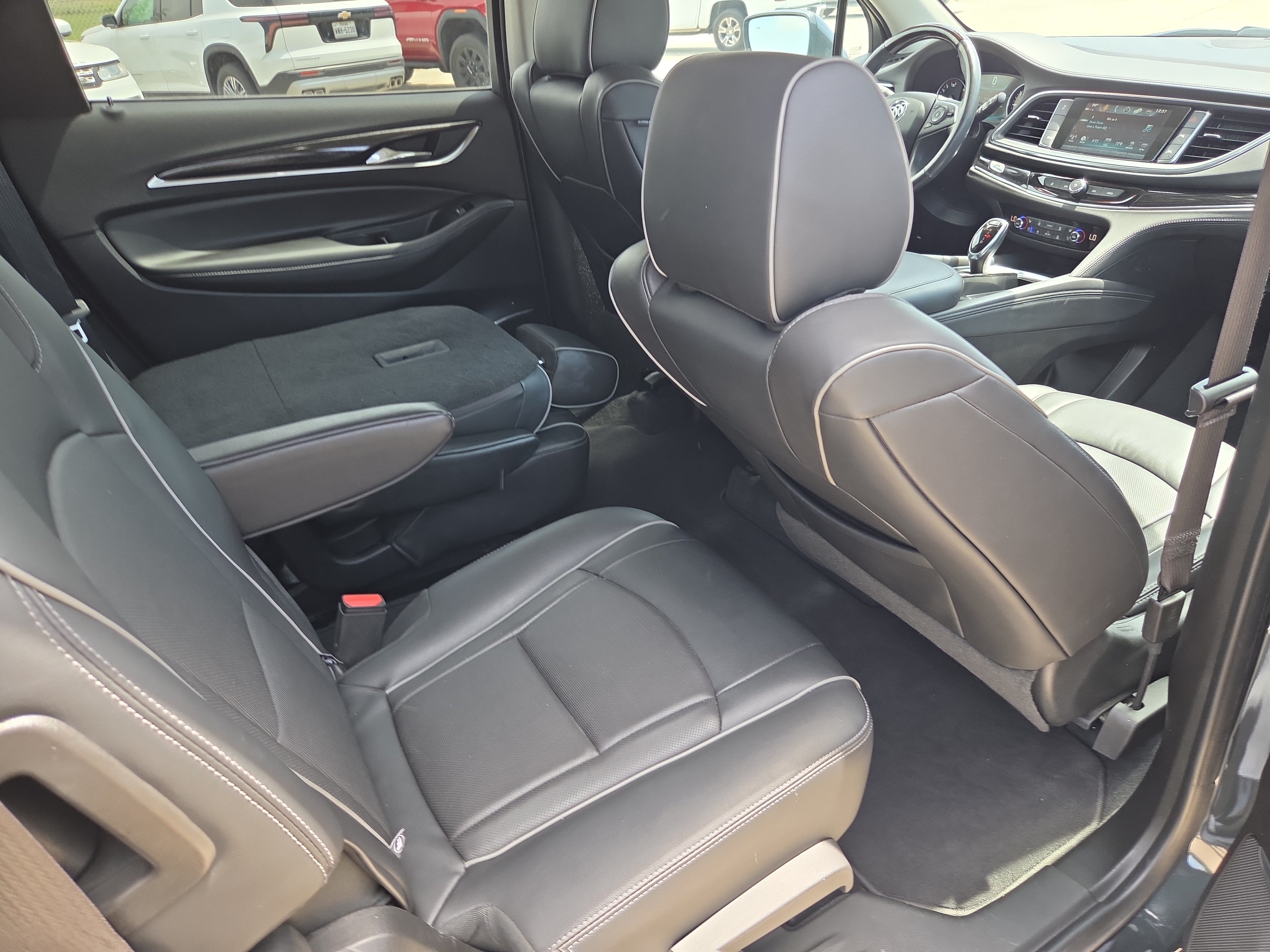 Used 2019 Buick Enclave Avenir w/ Avenir Technology Package FWD image 11