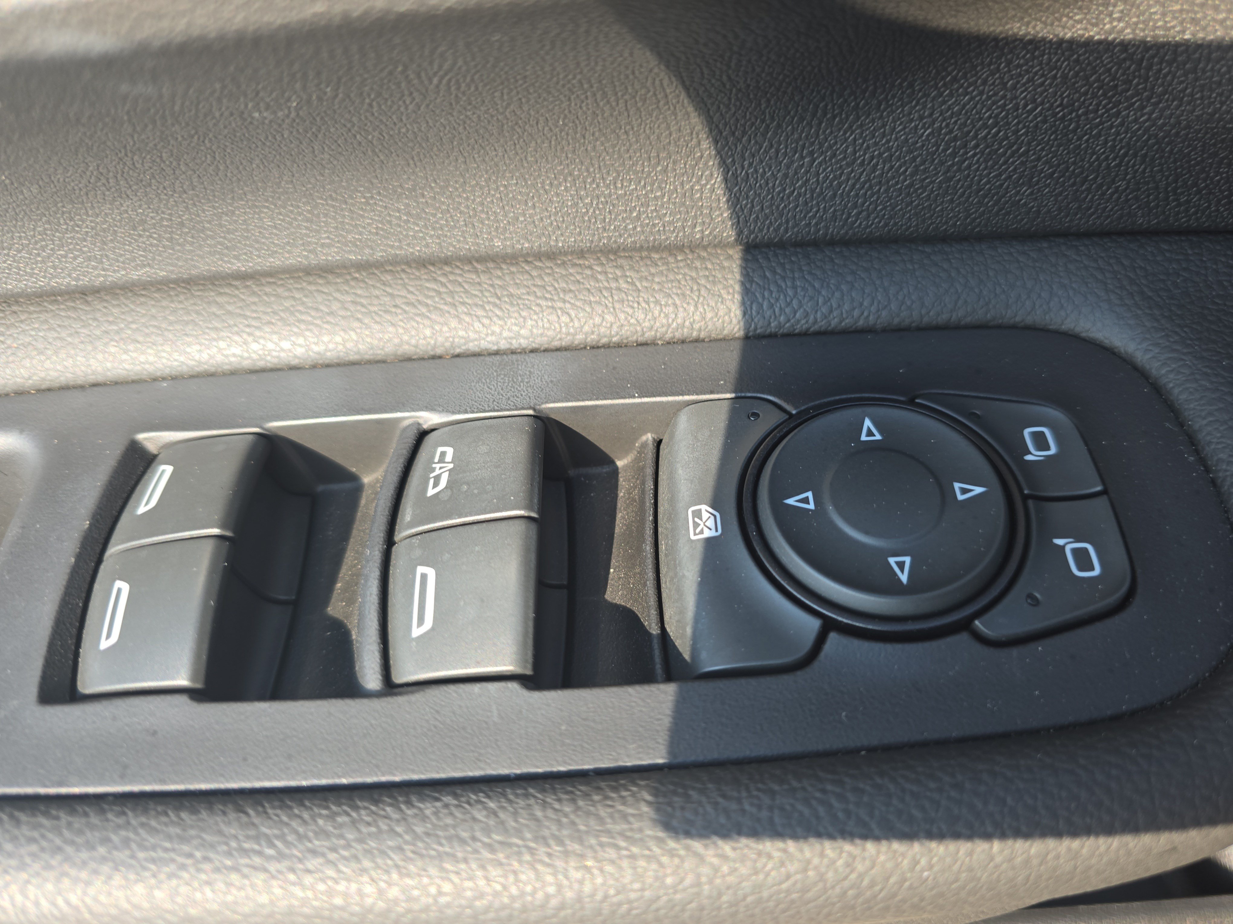 Used 2023 GMC Terrain SLE FWD image 26