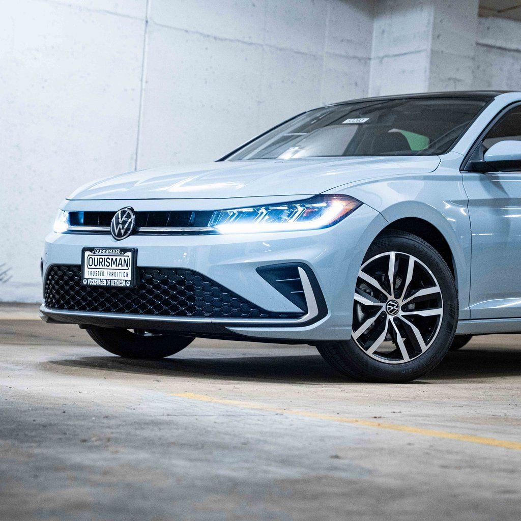 New 2026 Volkswagen Jetta SE image 2