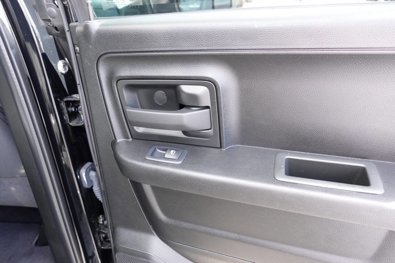 Used 2022 RAM 1500 Express w/ Wheel & Sound Group AWD/4WD image 28