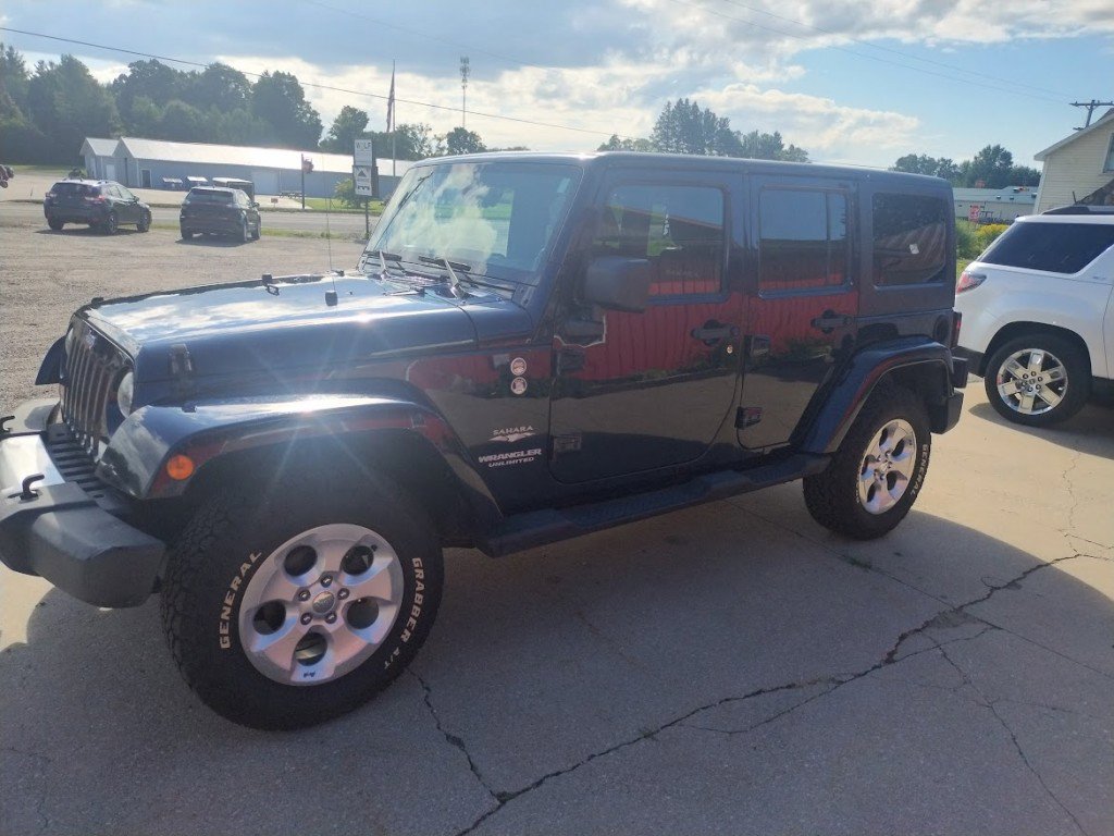 Used 2013 Jeep Wrangler Unlimited Sahara w/ Connectivity Group image 3