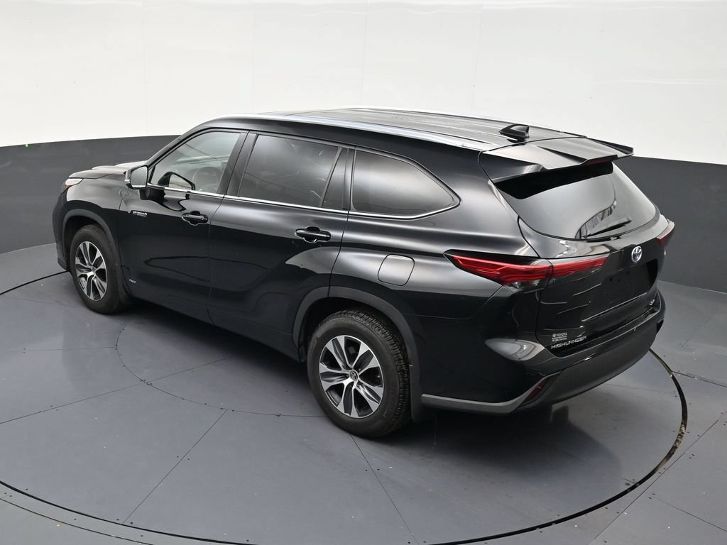 Used 2021 Toyota Highlander XLE AWD/4WD image 14