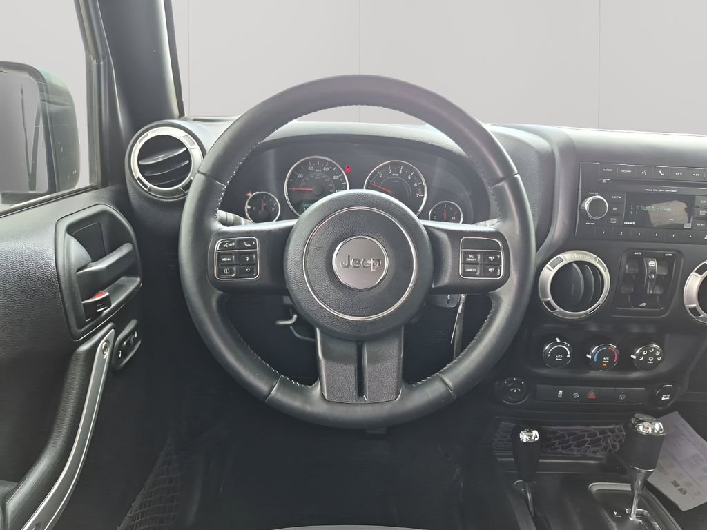 Used 2016 Jeep Wrangler Unlimited Rubicon w/ Connectivity Group image 24