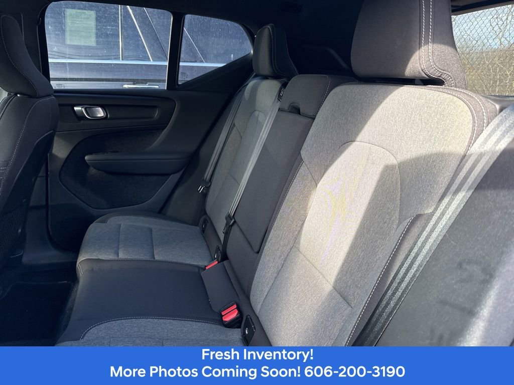 Used 2024 Volvo XC40 B5 Core image 7