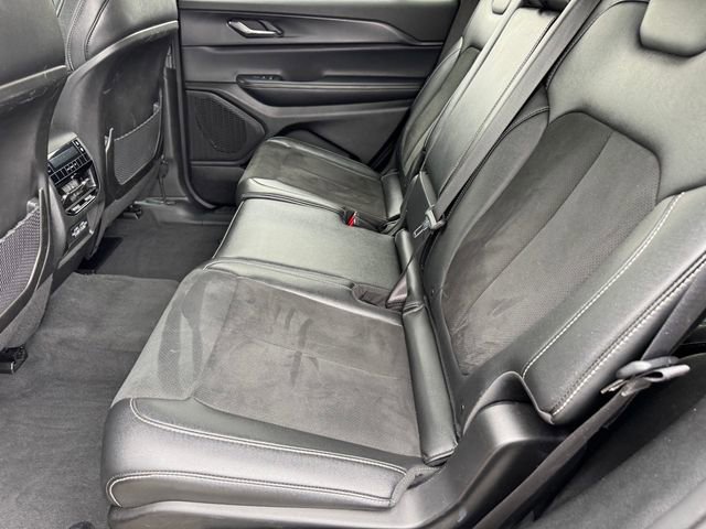 Used 2024 Jeep Grand Cherokee L Laredo image 12