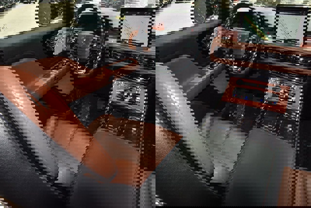 Used 2022 Lincoln Aviator Reserve w/ Equipment Group 201A image 16