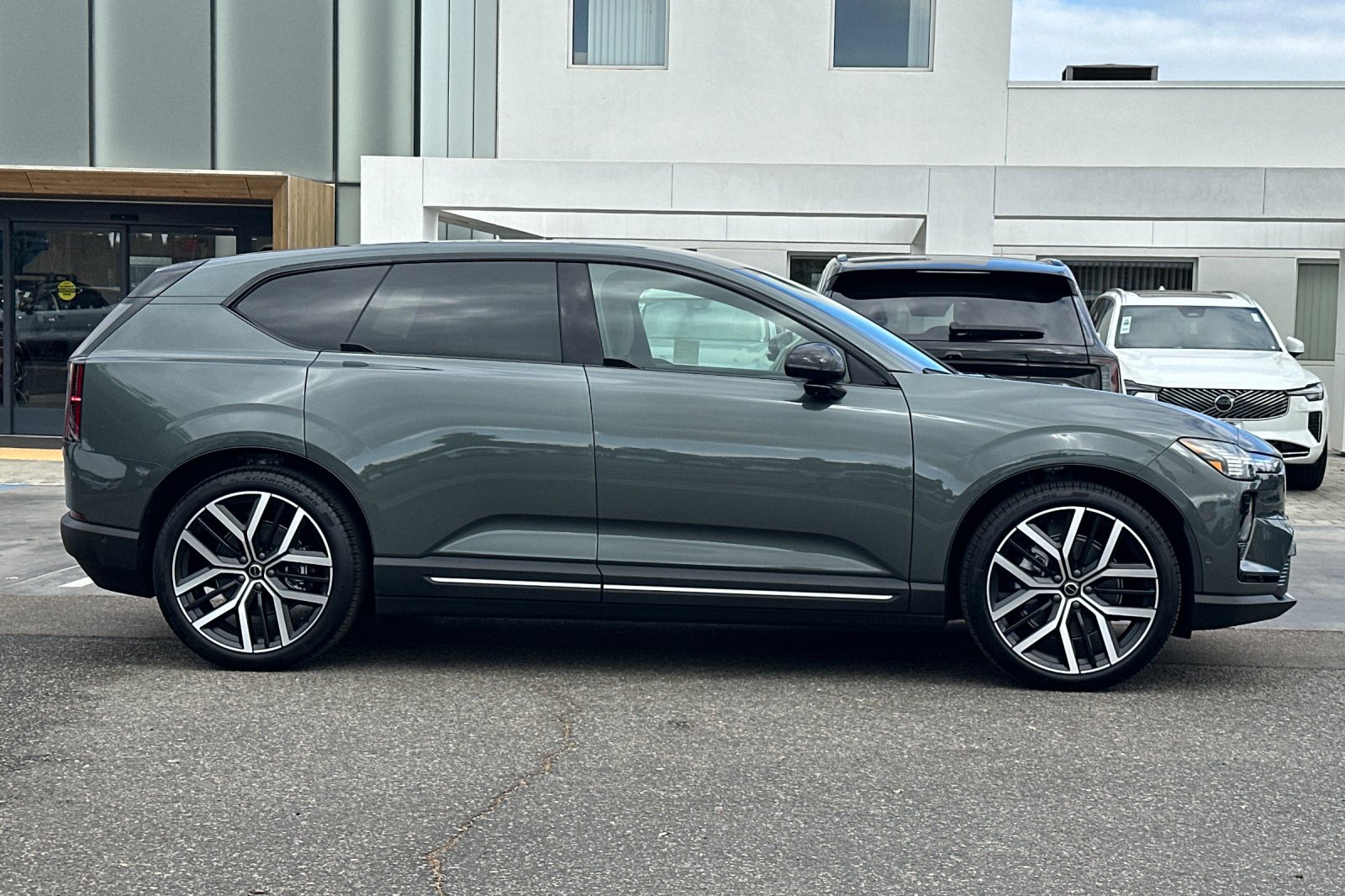 New 2027 Volvo EX60 Ultra AWD/4WD image 3