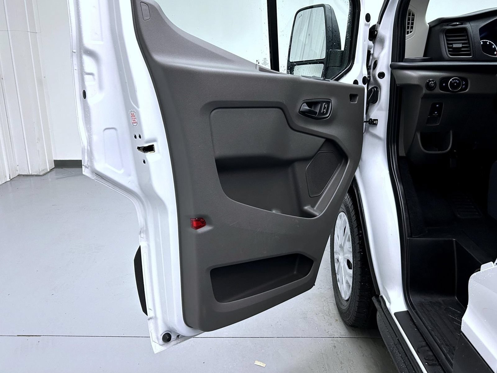 Used 2025 Ford Transit 350 XLT RWD image 9