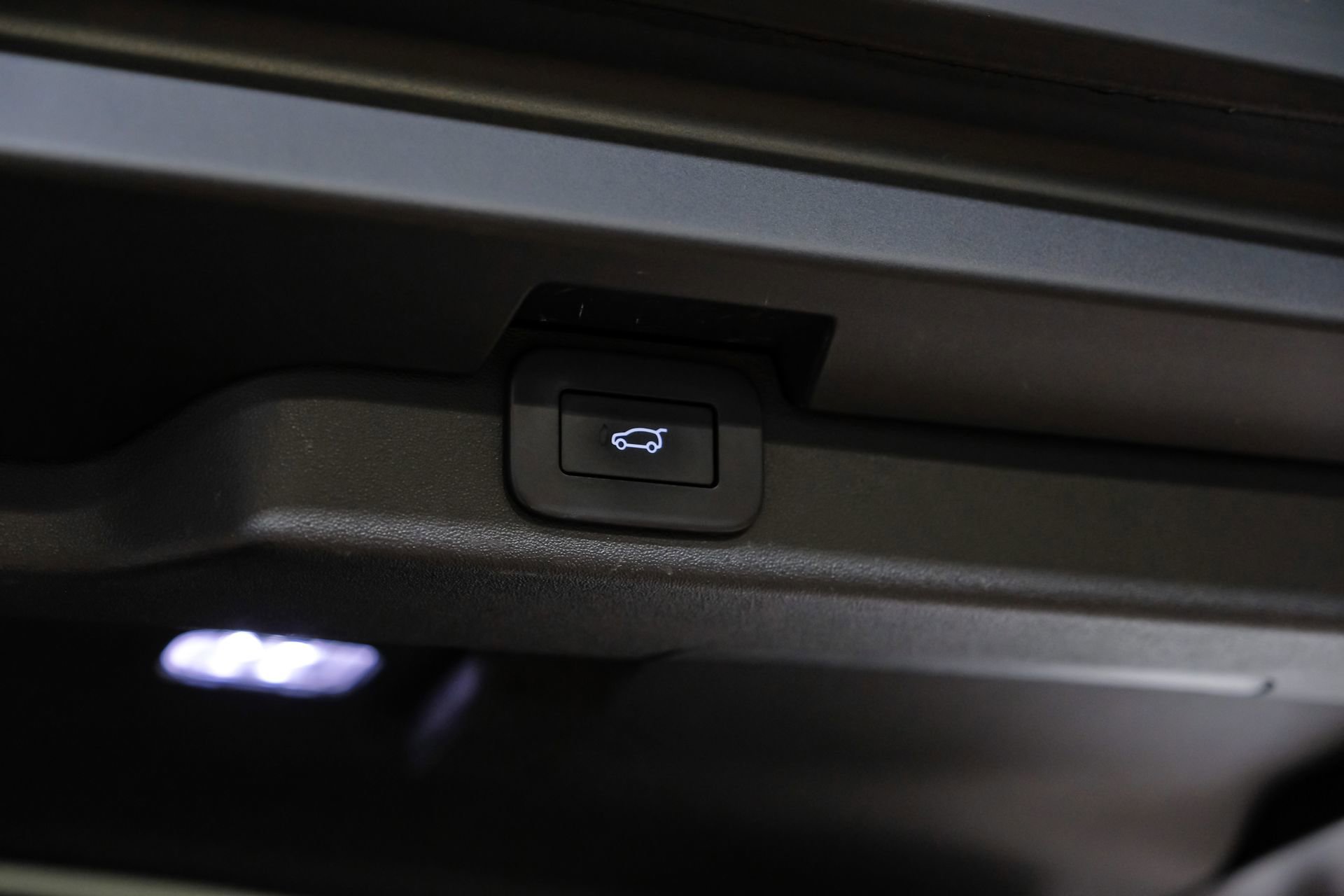 Used 2023 Land Rover Discovery S R-Dynamic image 59