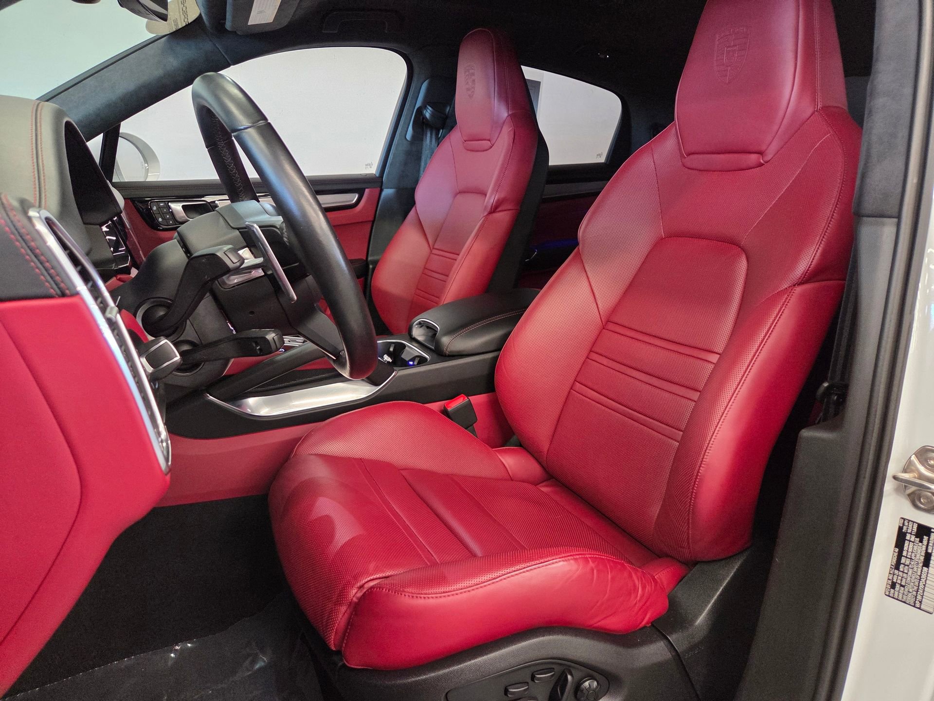 Certified 2023 Porsche Cayenne Turbo AWD/4WD image 5