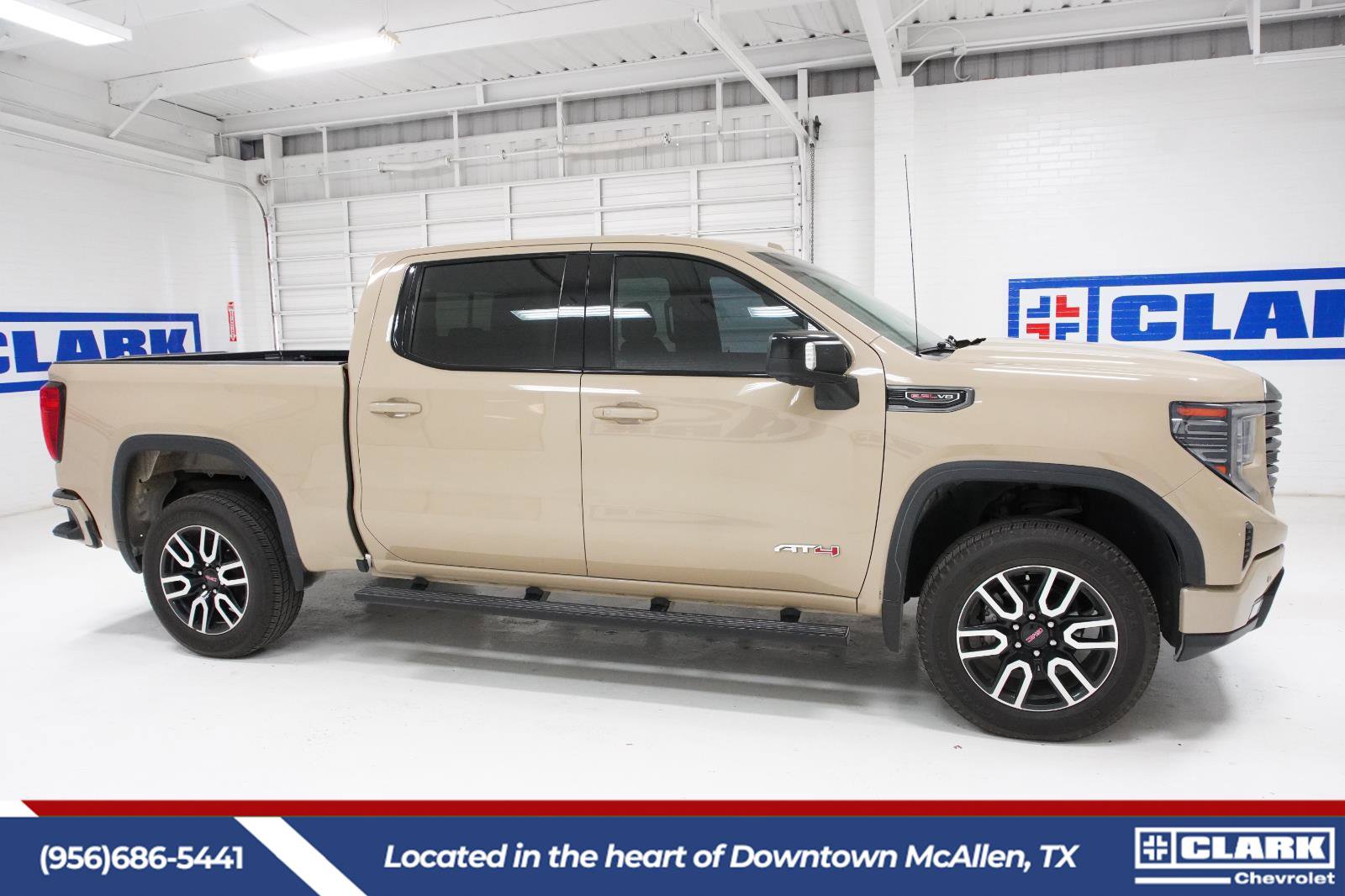 Used 2022 GMC Sierra 1500 AT4 w/ AT4 Premium Package image 4