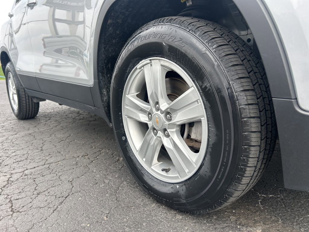 Used 2022 Chevrolet Trax LS w/ Tint and Cruise Package image 11