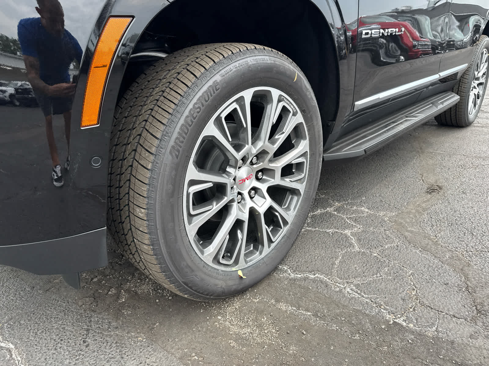 New 2026 GMC Yukon Denali w/ Advanced Technology Package AWD/4WD image 9