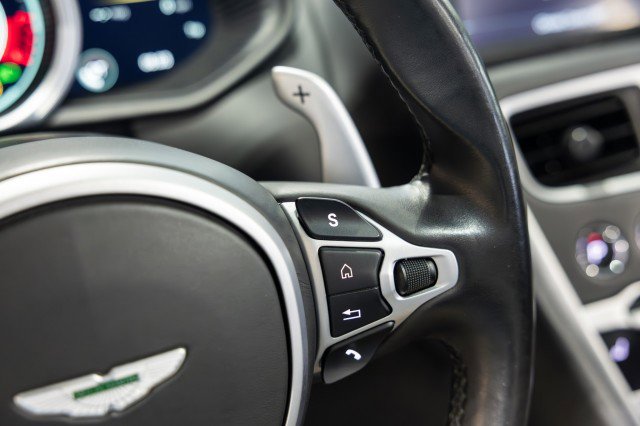 Used 2021 Aston Martin DB11 Volante image 29