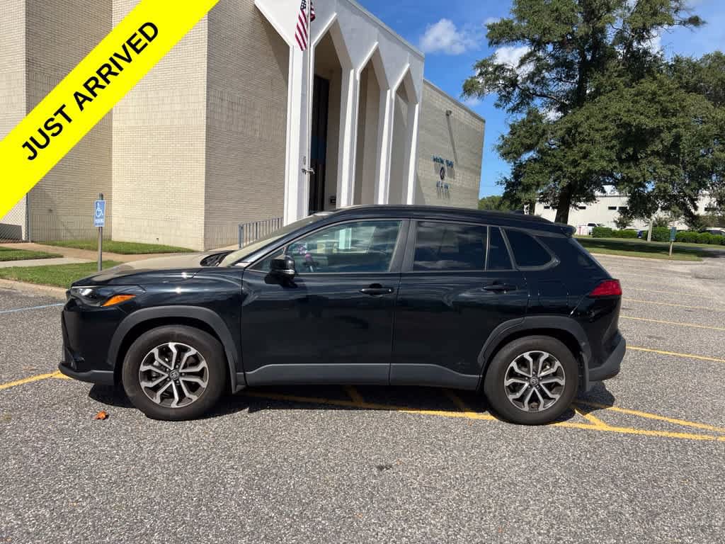 Used 2024 Toyota Corolla Cross AWD Hybrid w/ Moonroof Package image 2