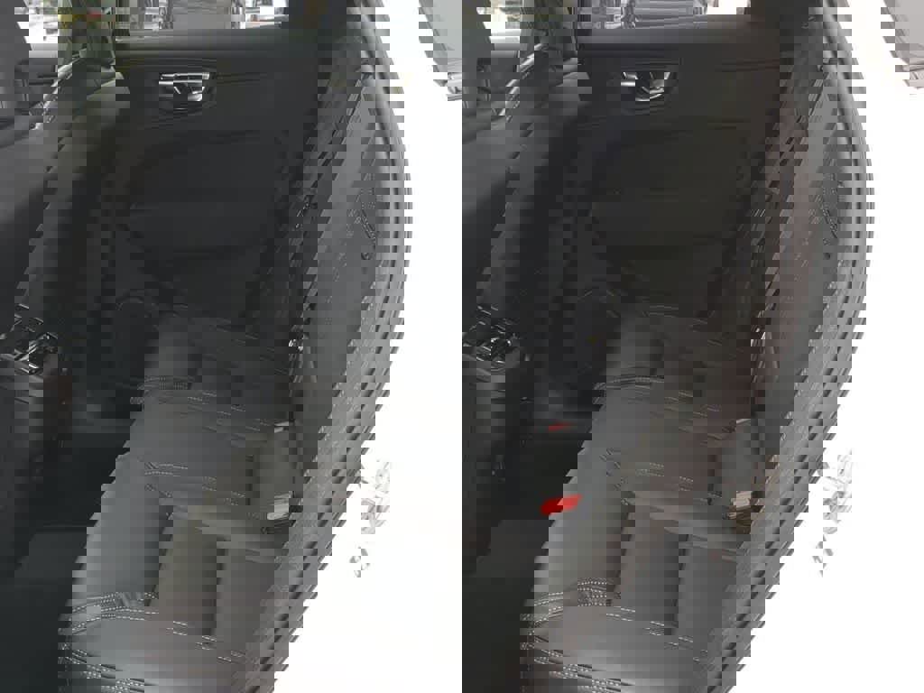 Used 2026 Volvo XC60 B5 Ultra w/ Protection Package Premier image 18