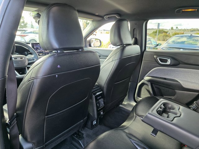 Used 2024 Jeep Compass Latitude image 17