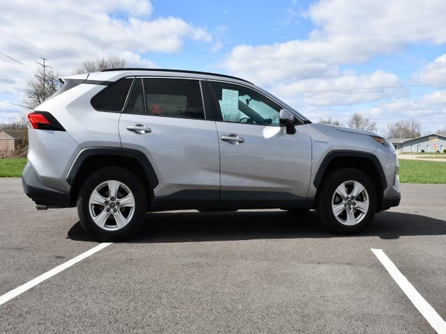 Used 2019 Toyota RAV4 LE w/ Carpet Mat Package image 8