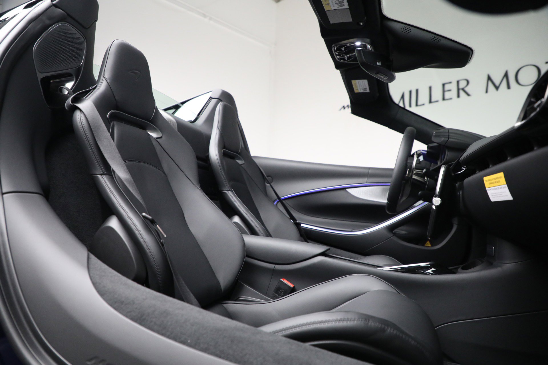 New 2025 McLaren Artura TechLux image 32