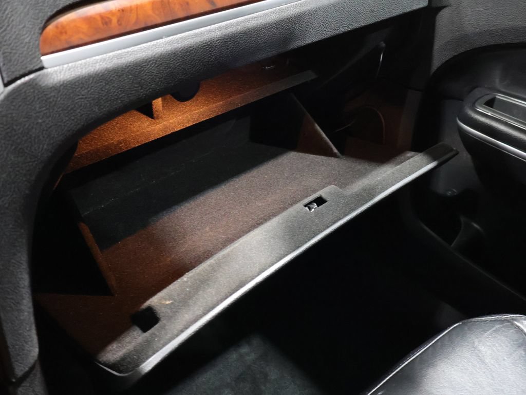 Used 2013 Chrysler 300 RWD image 35
