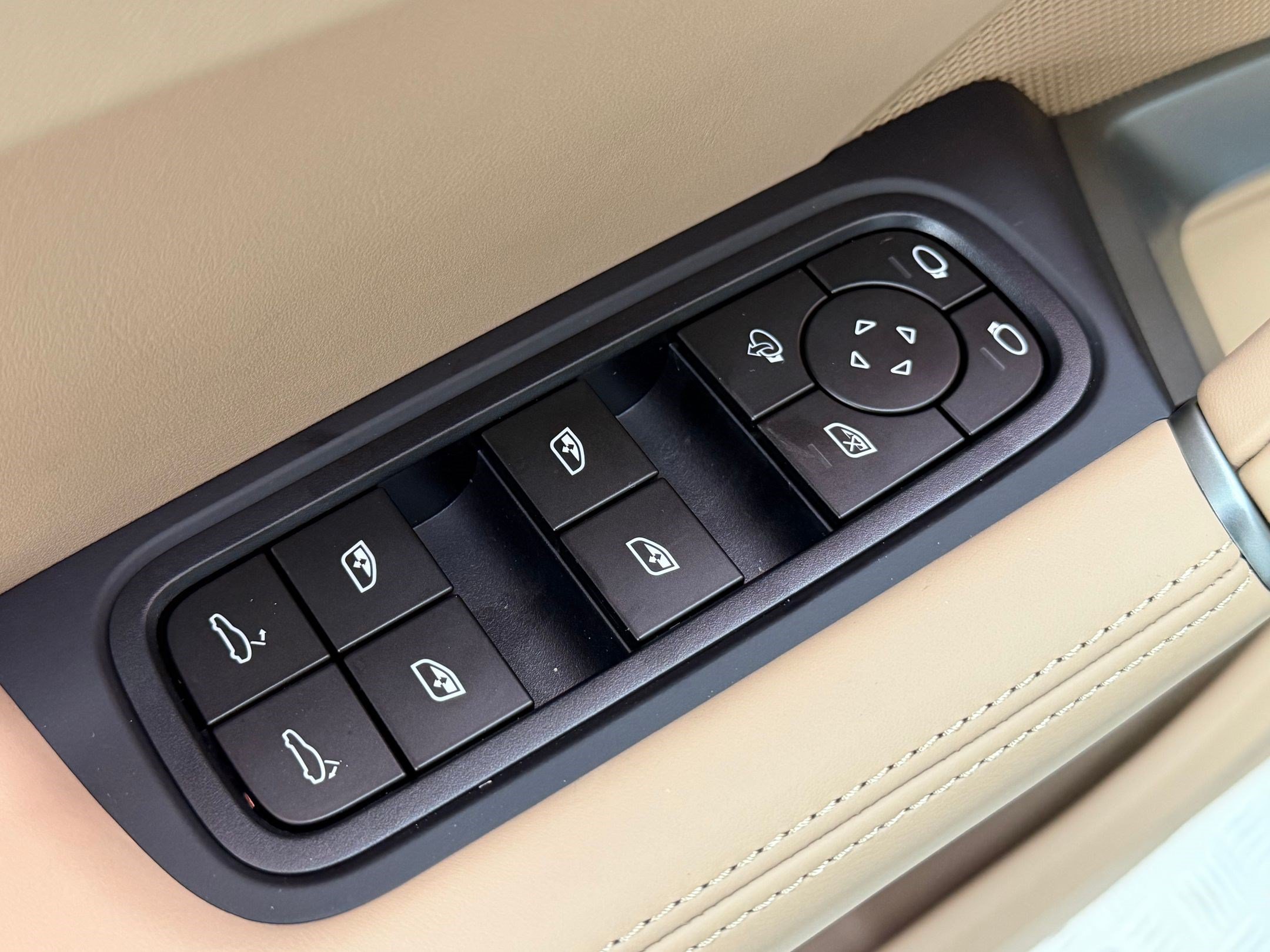 New 2026 Porsche Cayenne Coupe AWD/4WD image 15