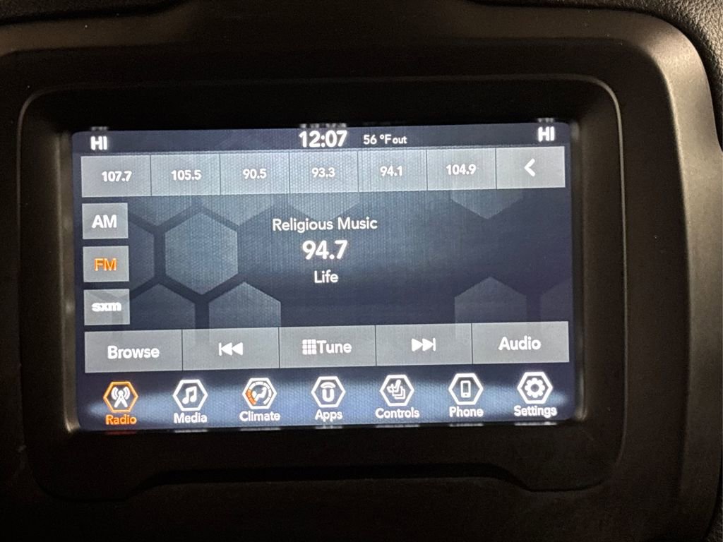 Used 2020 Jeep Renegade Latitude w/ Cold Weather Group image 19