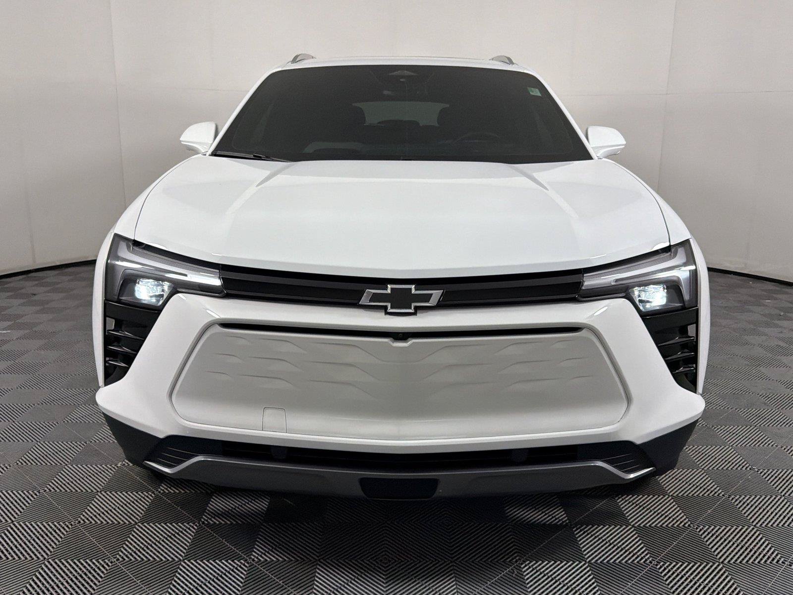 Used 2024 Chevrolet Blazer EV LT AWD/4WD image 2