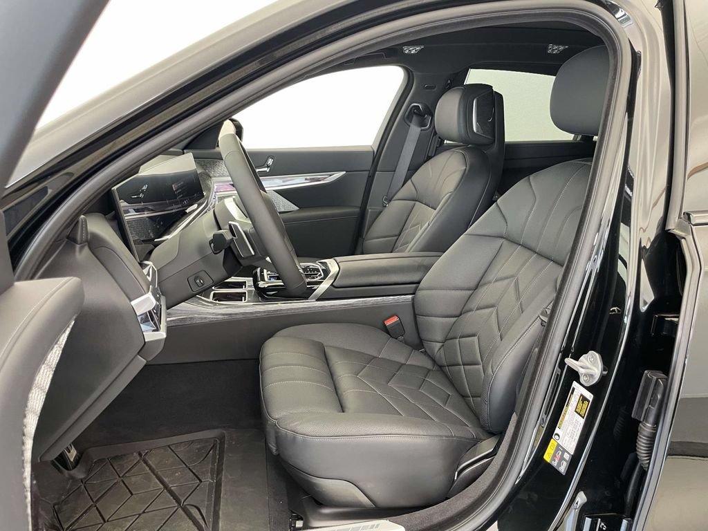 Used 2025 BMW i7 xDrive60 w/ Executive Package AWD/4WD image 14