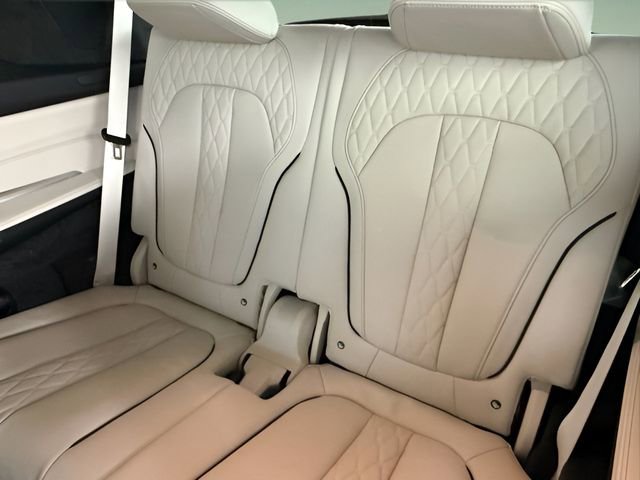 Used 2026 BMW X7 xDrive40i w/ M Sport Package image 24