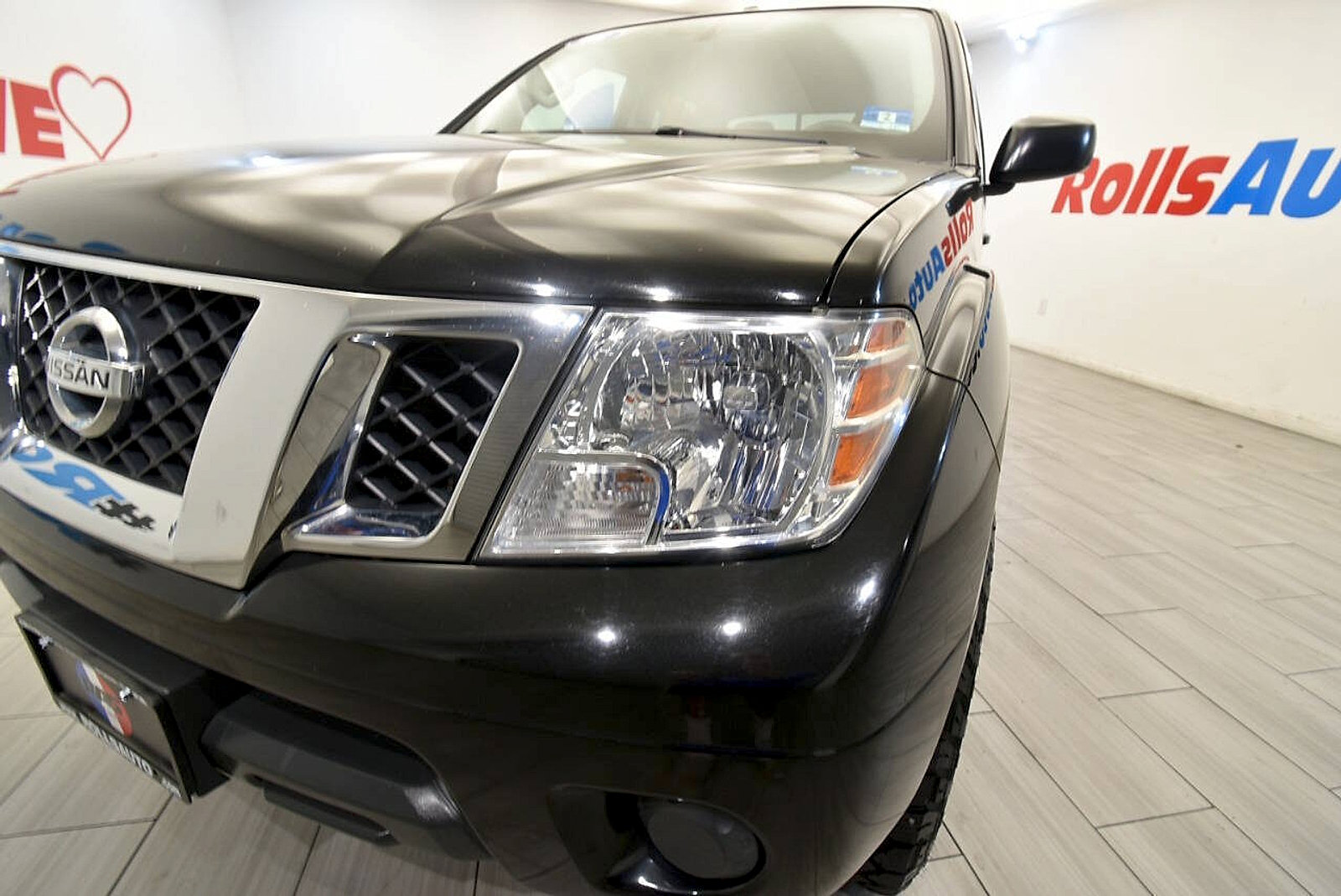Used 2018 Nissan Frontier SV AWD/4WD image 9
