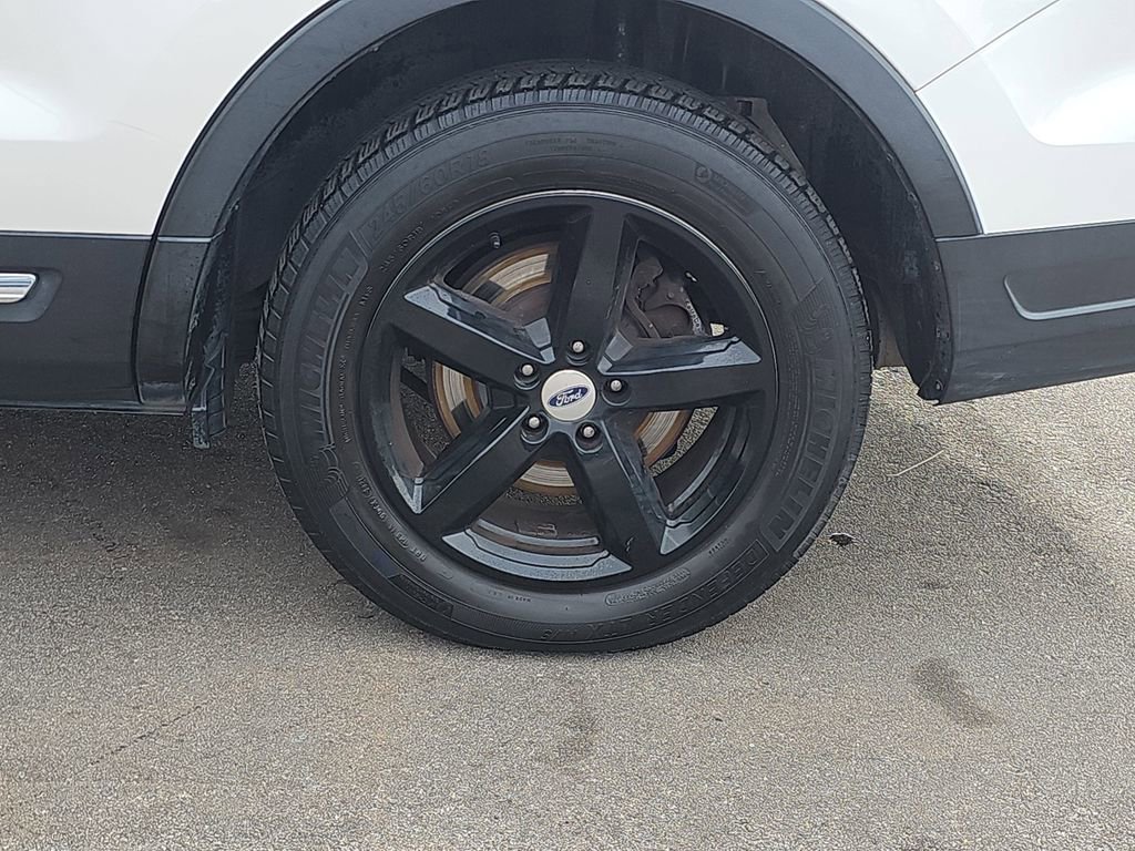 Used 2018 Ford Explorer XLT image 34