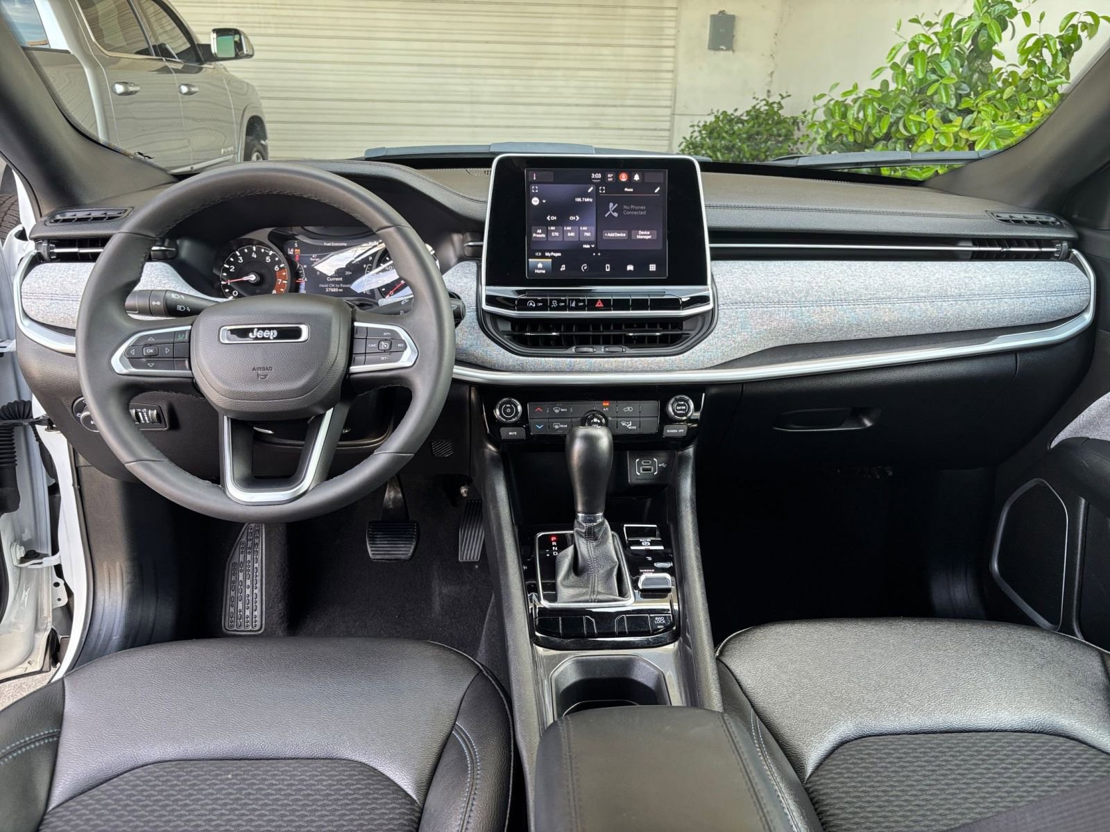 Used 2025 Jeep Compass Latitude AWD/4WD image 32