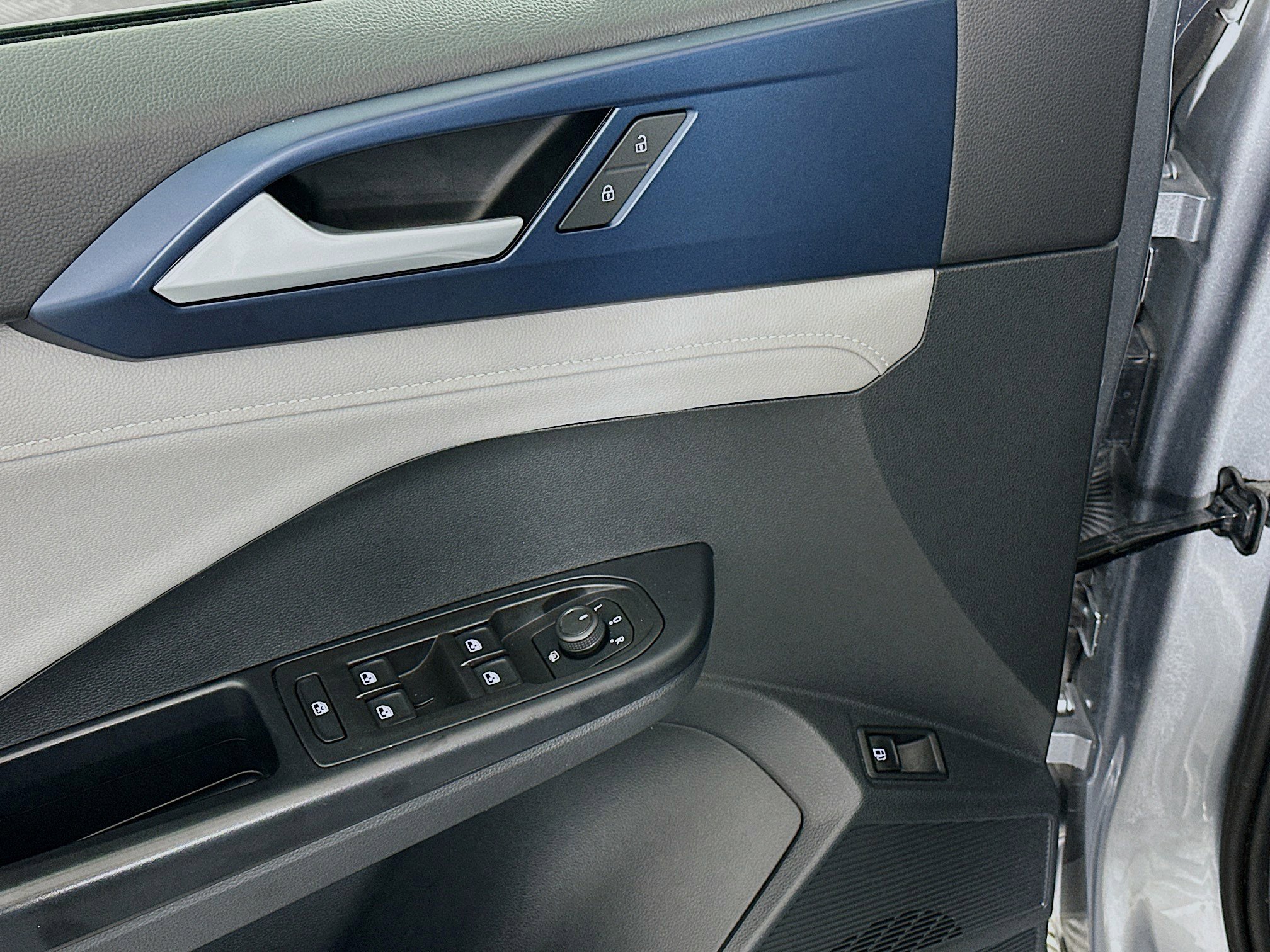 Used 2024 Volkswagen Taos SE image 15