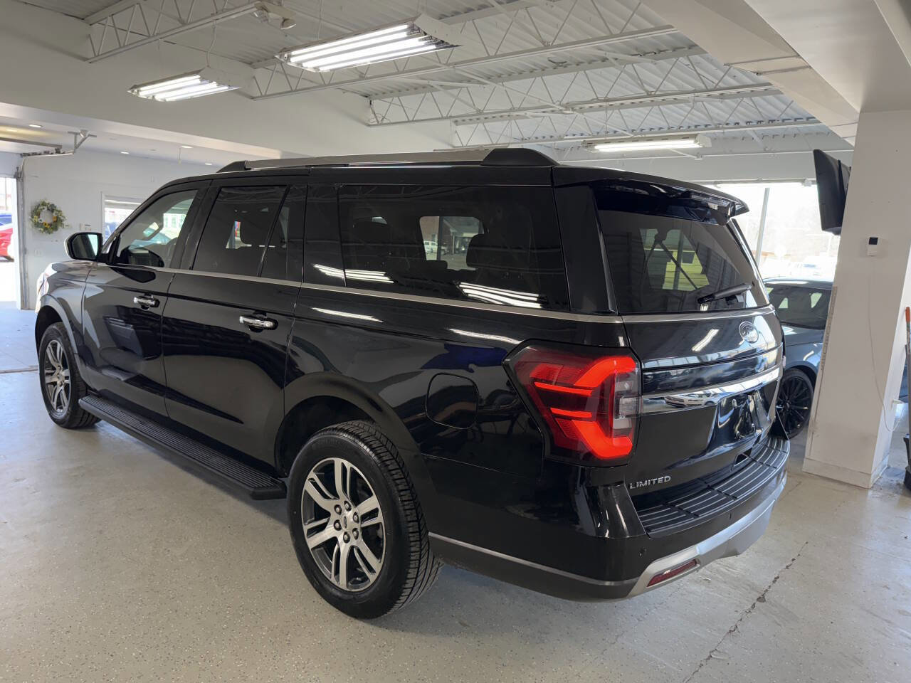 Used 2024 Ford Expedition Max Limited image 8