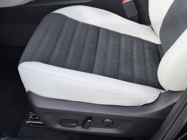 New 2026 Mitsubishi Outlander SE FWD image 17