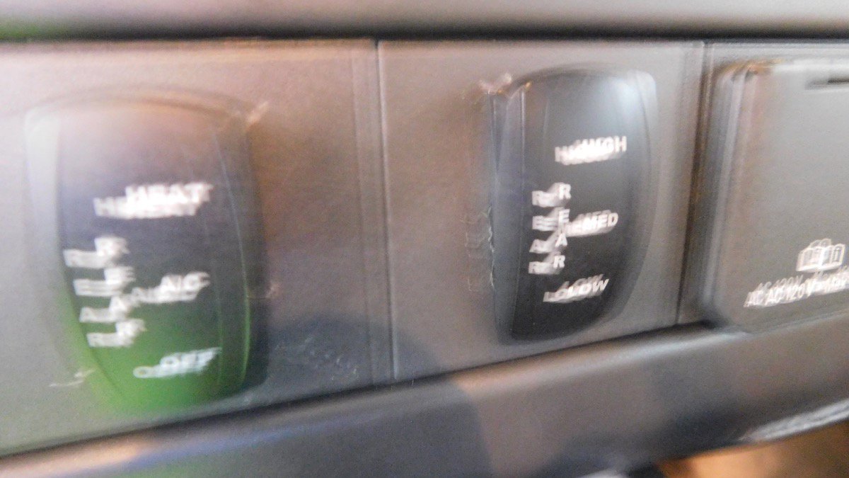 Used 2025 Chevrolet Express 2500 w/ Driver Convenience Package image 39