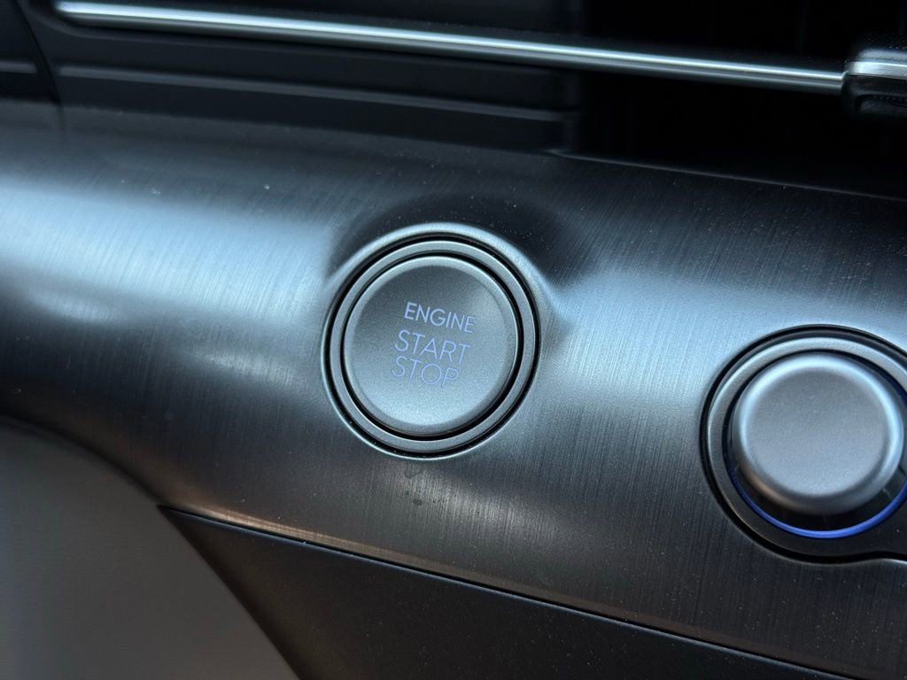 Used 2025 Hyundai Kona SEL image 29