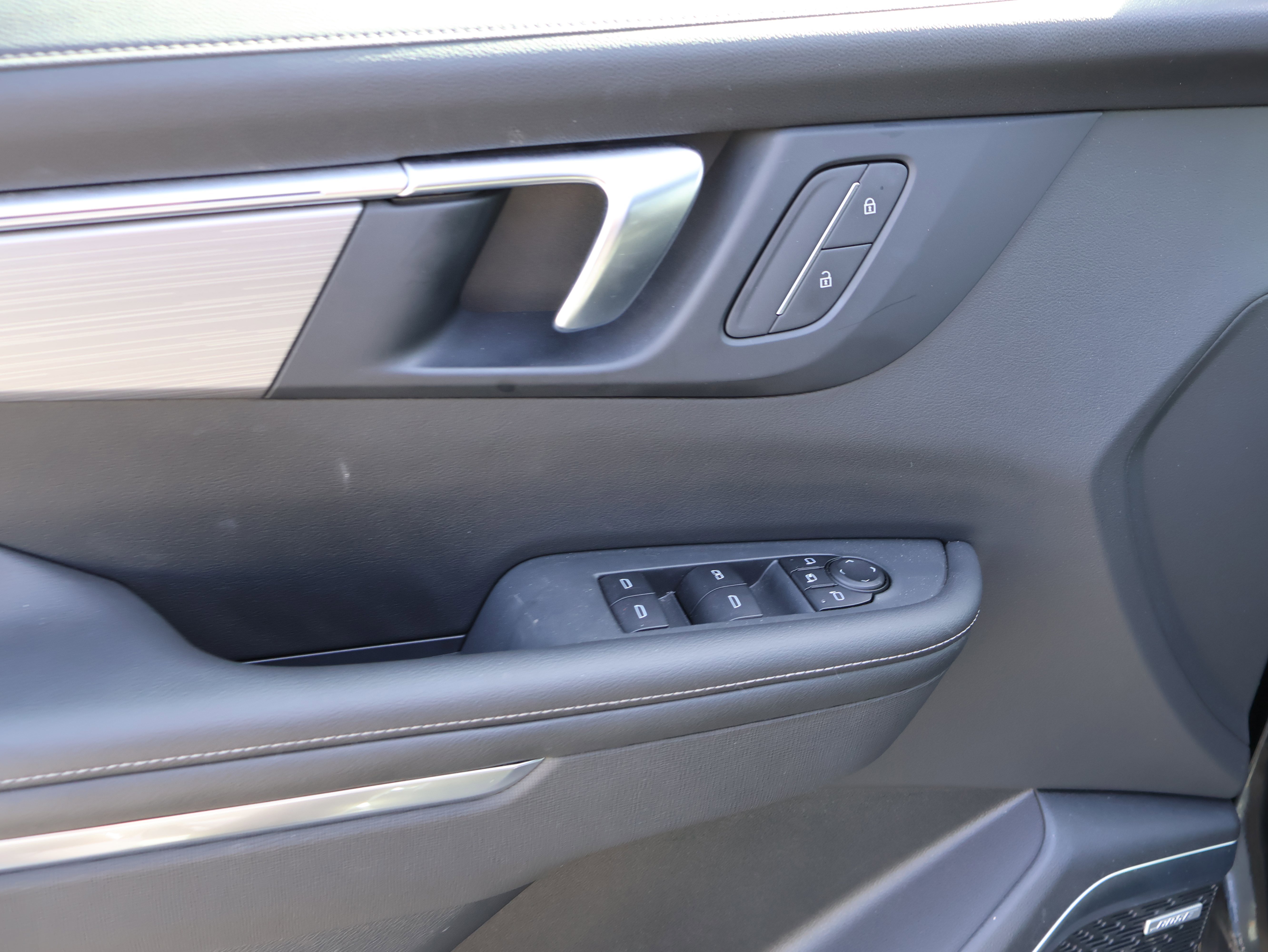 Used 2025 Buick Enclave Preferred image 23