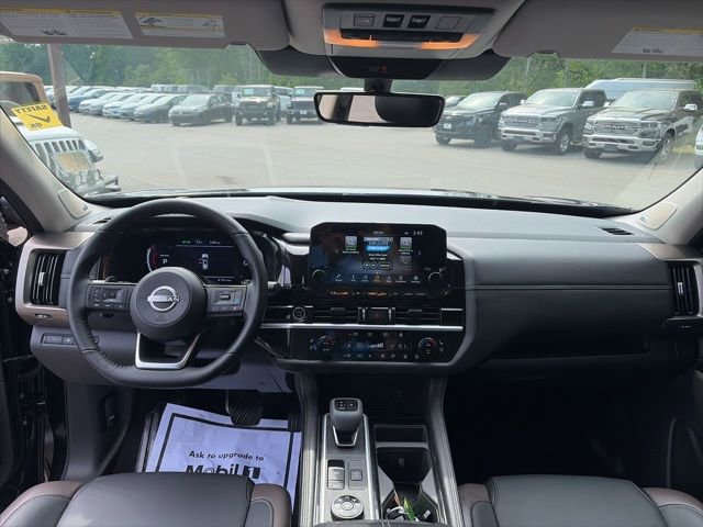 Used 2024 Nissan Pathfinder Platinum w/ Cargo Package AWD/4WD image 12