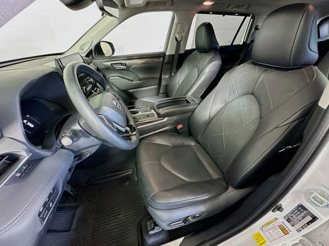 Used 2023 Toyota Highlander Platinum image 12