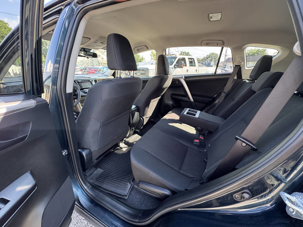 Used 2018 Toyota RAV4 LE image 28