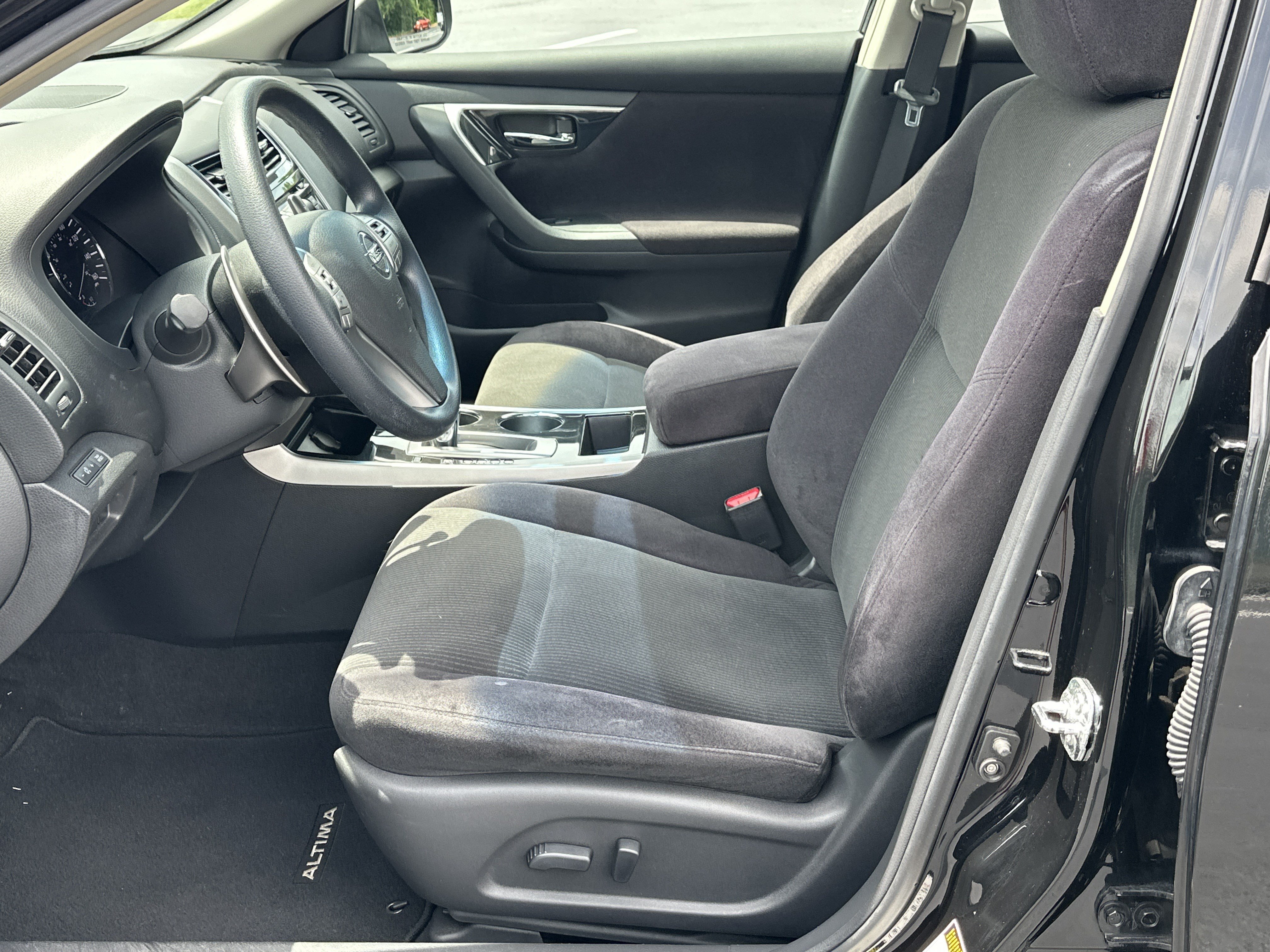 Used 2013 Nissan Altima 3.5 S FWD image 9