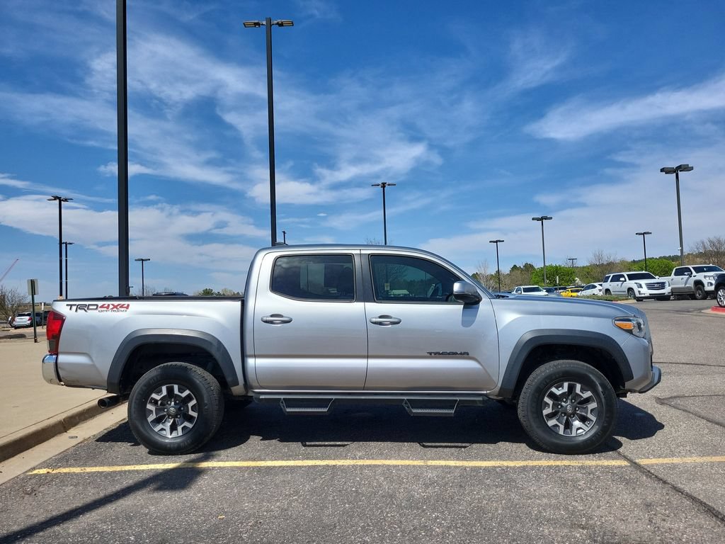 Used 2019 Toyota Tacoma TRD Off-Road w/ Technology Package AWD/4WD image 3