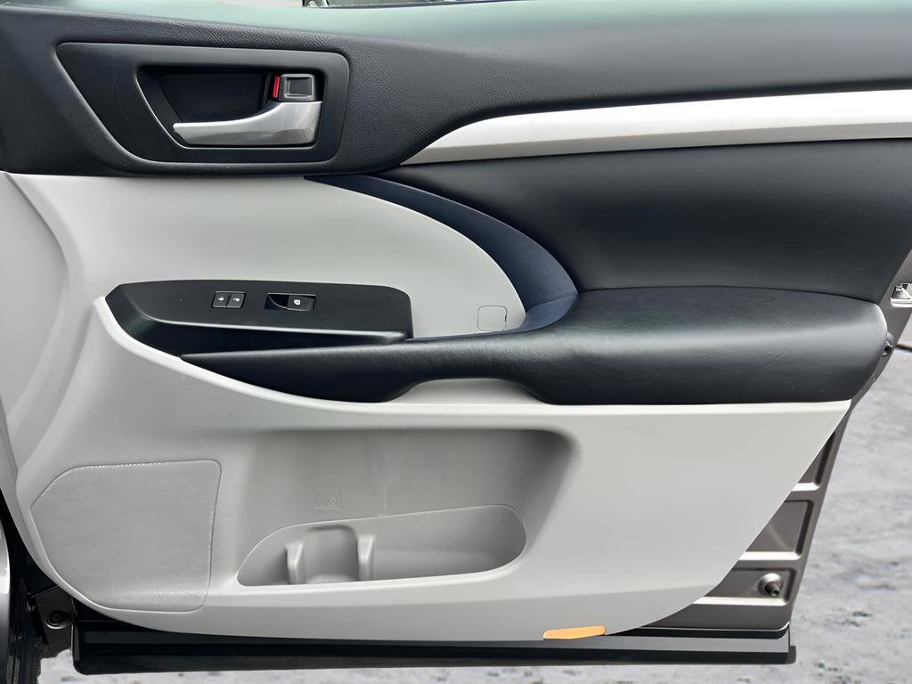 Used 2018 Toyota Highlander XLE image 33