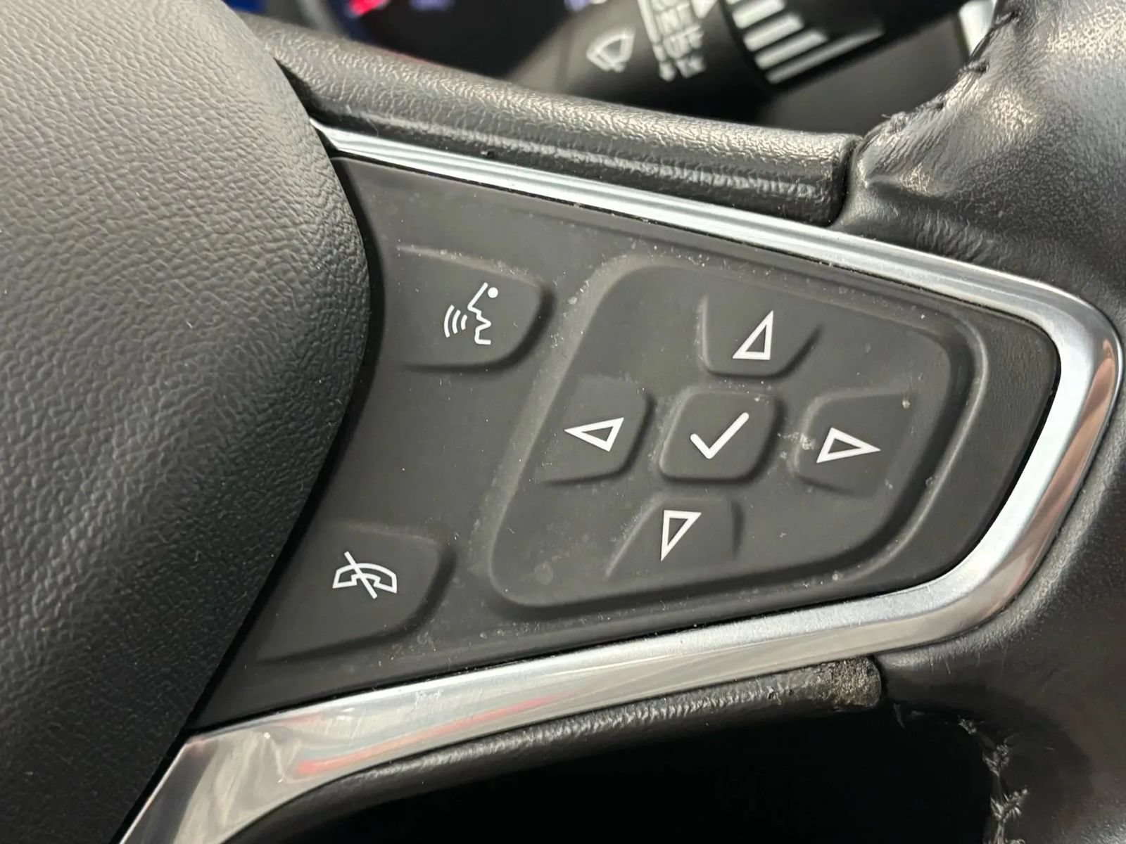 Used 2019 Chevrolet Equinox LT FWD image 27