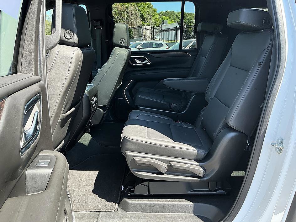 Used 2024 Chevrolet Suburban Z71 w/ Luxury Package AWD/4WD image 22